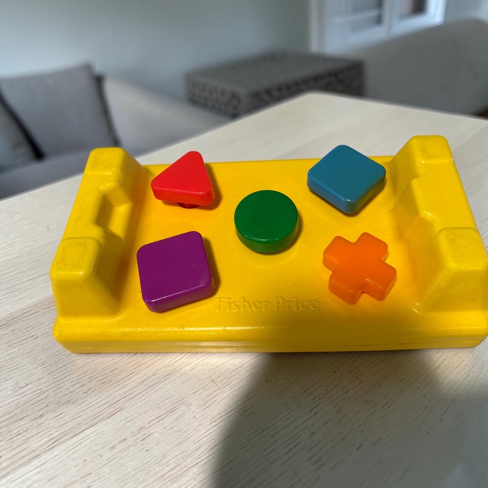 Vintage Fisher Price Tap-A-Shape Peg Bench Toy Yellow Colorful Shapes no‎ hammer